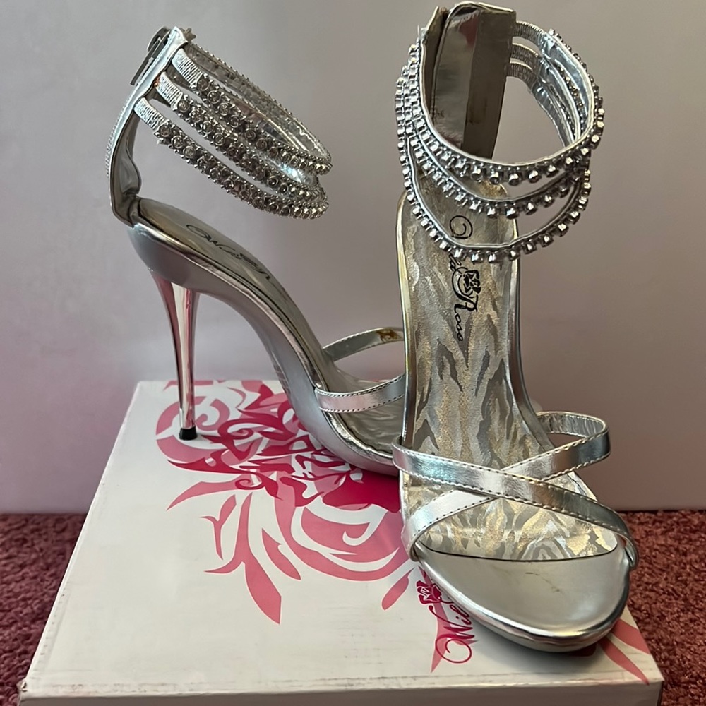 Wild Rose Heels Zipper Back